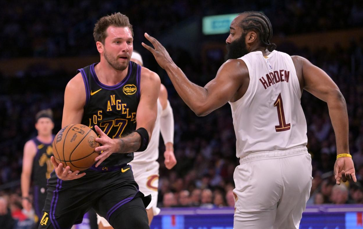 世界杯手机高清观看-湖人四连胜锁定季后赛，四人携手刷爆纪录，骑士在下一盘大棋？